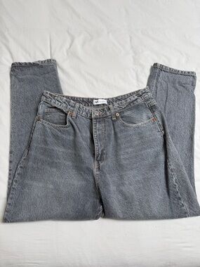 Zara Women’s Washed Grey Straight-Leg Jeans
